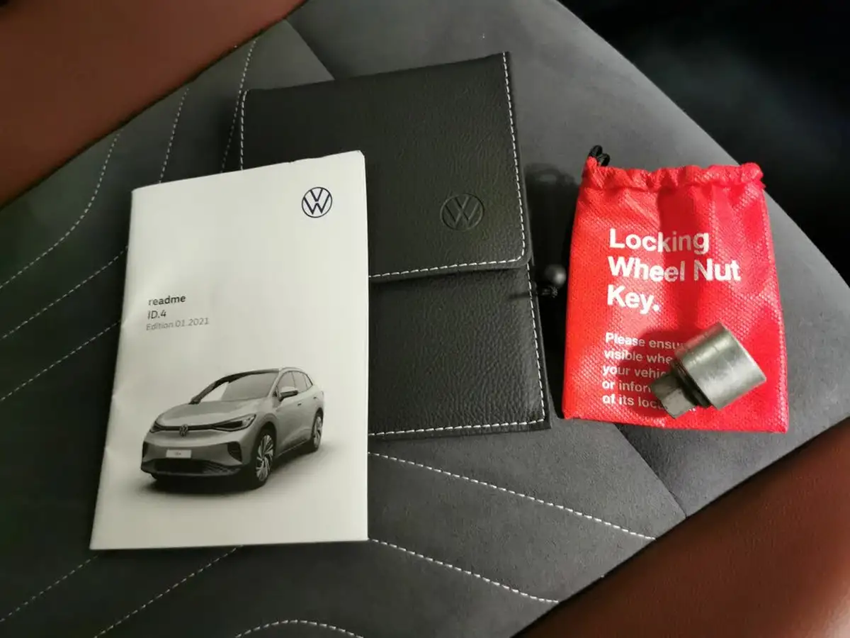 2021-volkswagen-id4-e-first-edition-big-36