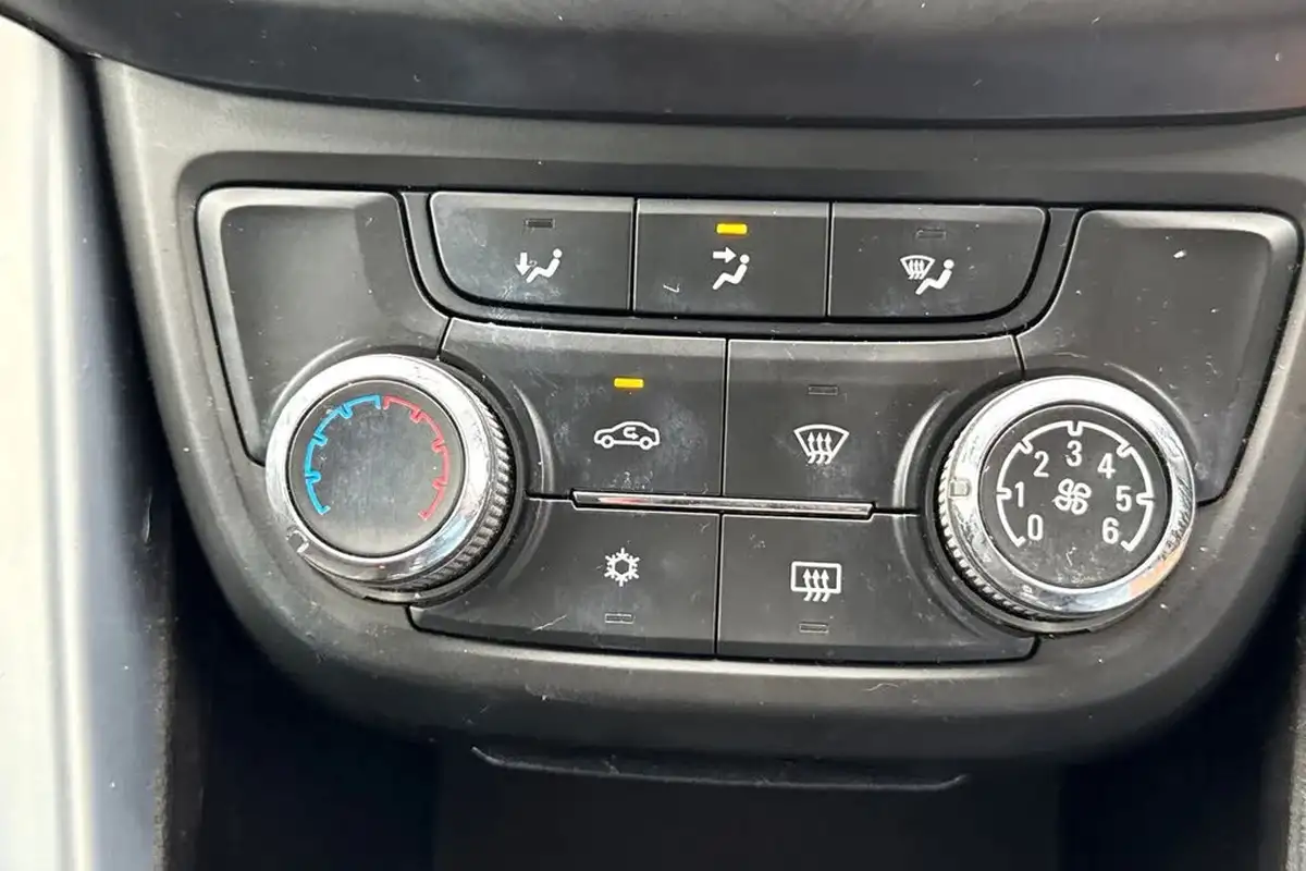 2016-vauxhall-zafira-tourer-14i-16v-turbo-sri-big-20