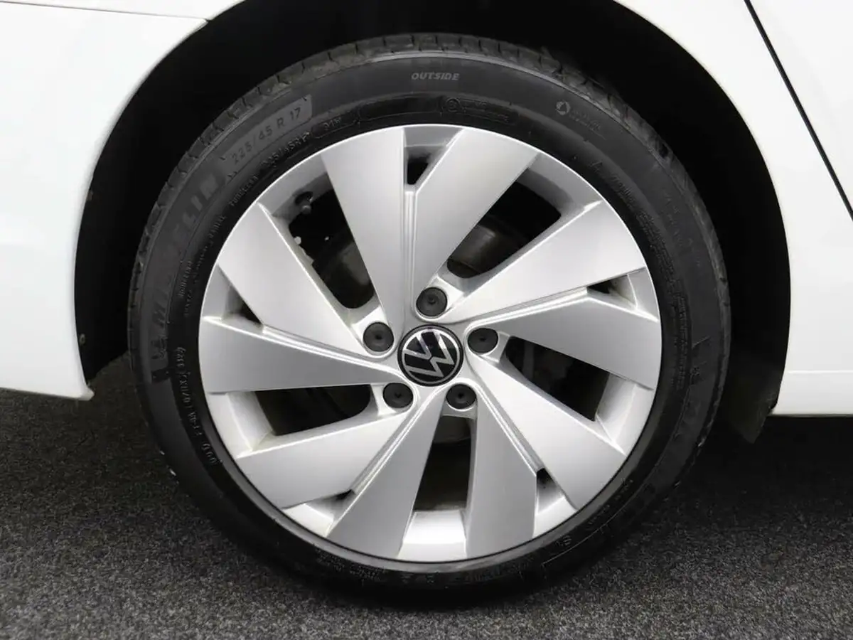 2022-volkswagen-golf-20tdi-style-150ps-estate-dsg-big-12