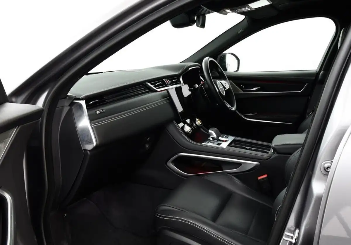 2023-jaguar-f-pace-20-d200-r-dynamic-black-big-1