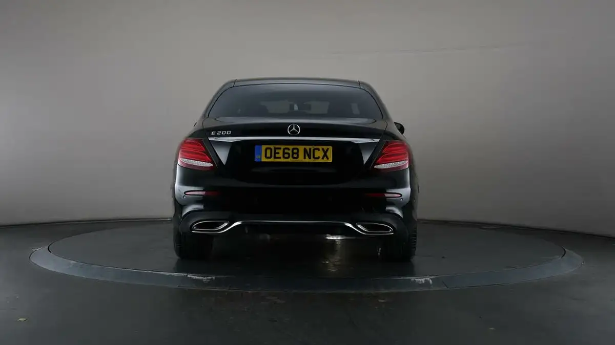 2019-mercedes-benz-e-class-20-e200-amg-line-saloon-4d-big-31