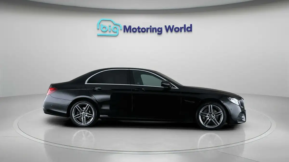 2019-mercedes-benz-e-class-20-e200-amg-line-saloon-4d-big-7