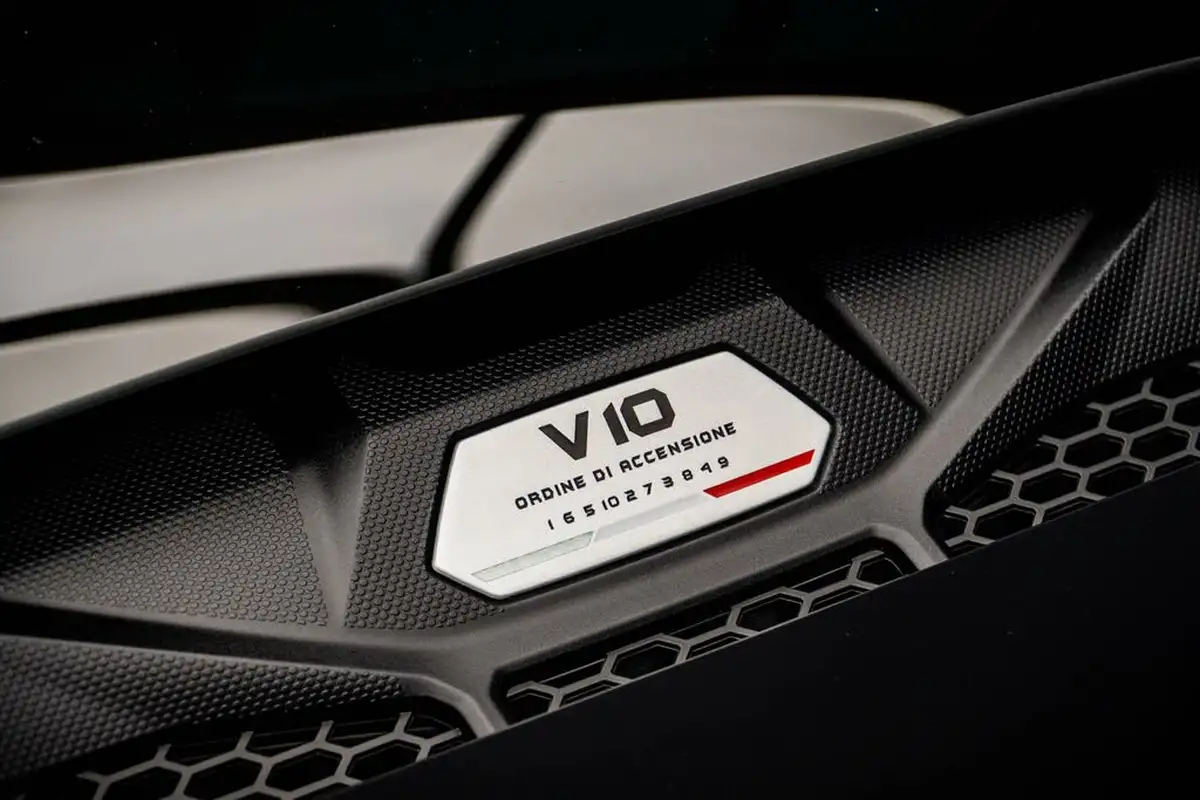 2021-lamborghini-huracan-big-20