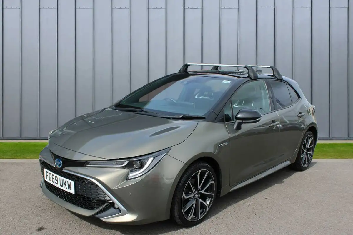 2019-toyota-corolla-18-vvt-i-excel-trk-hatchback-big-3
