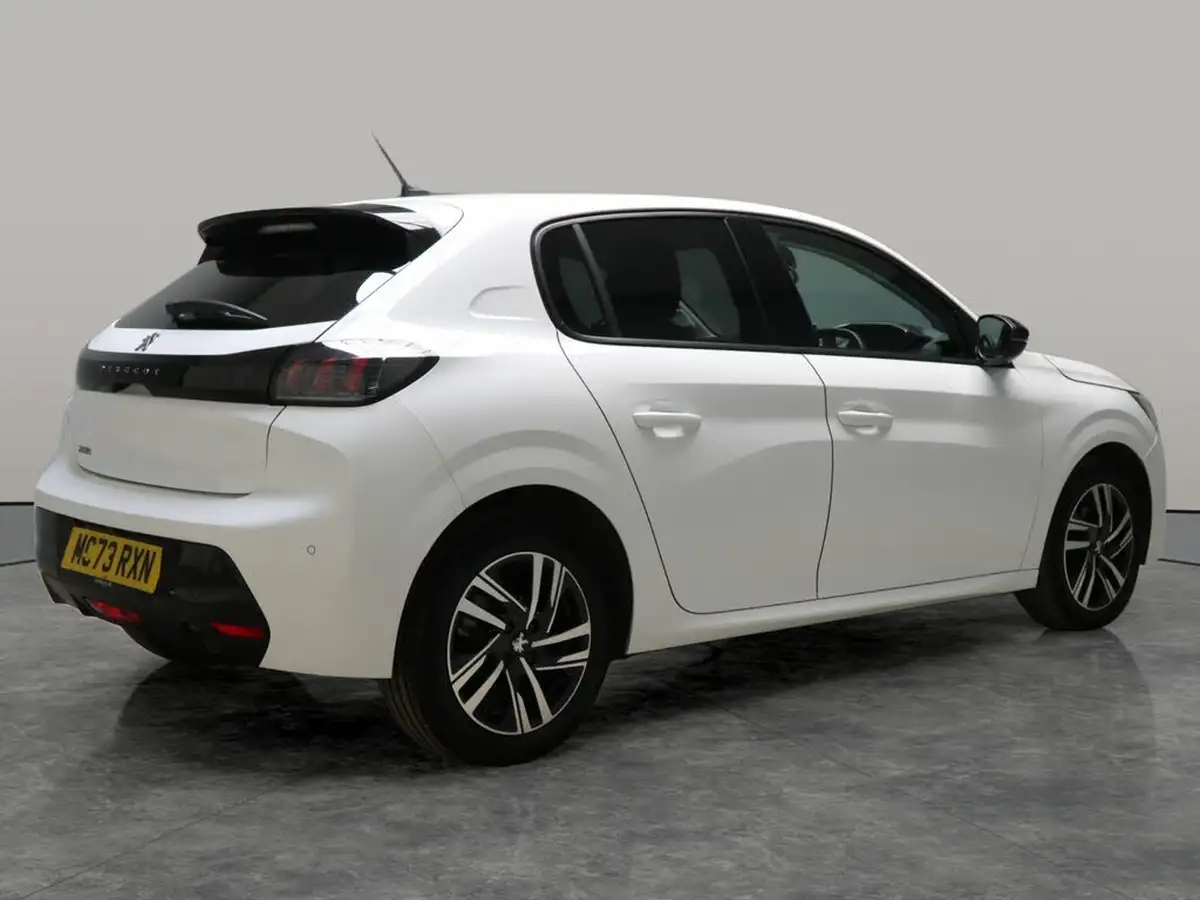 2023-peugeot-208-12-puretech-allure-premium-100ps-big-10