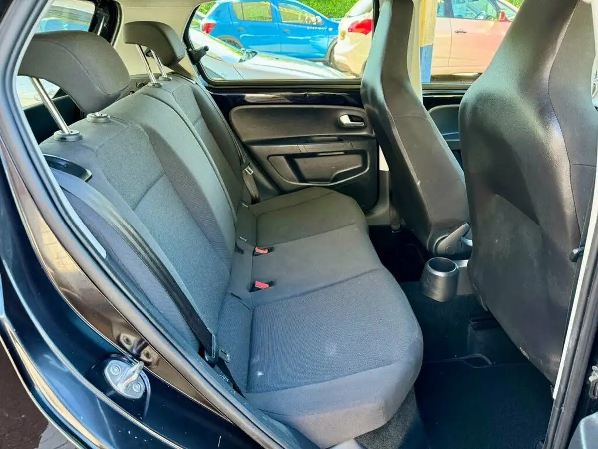 2018-volkswagen-up-10-move-up-5d-big-8