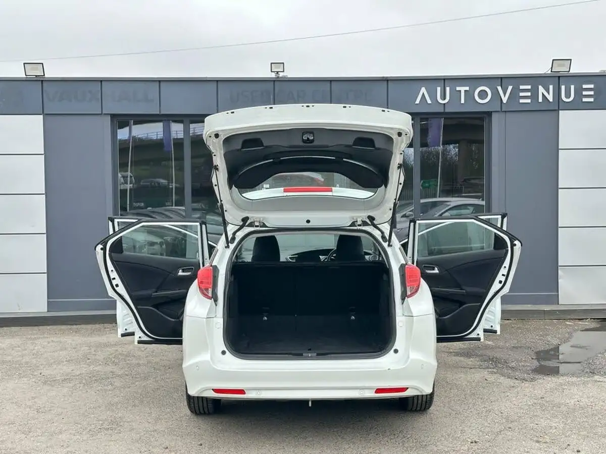 2014-honda-civic-16td-se-plus-tourer-big-29