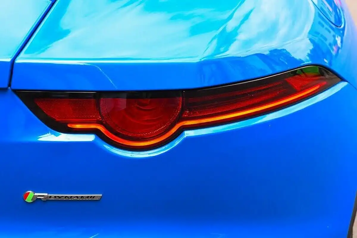 2017-jaguar-f-type-20-i4-r-dynamic-coupe-big-12