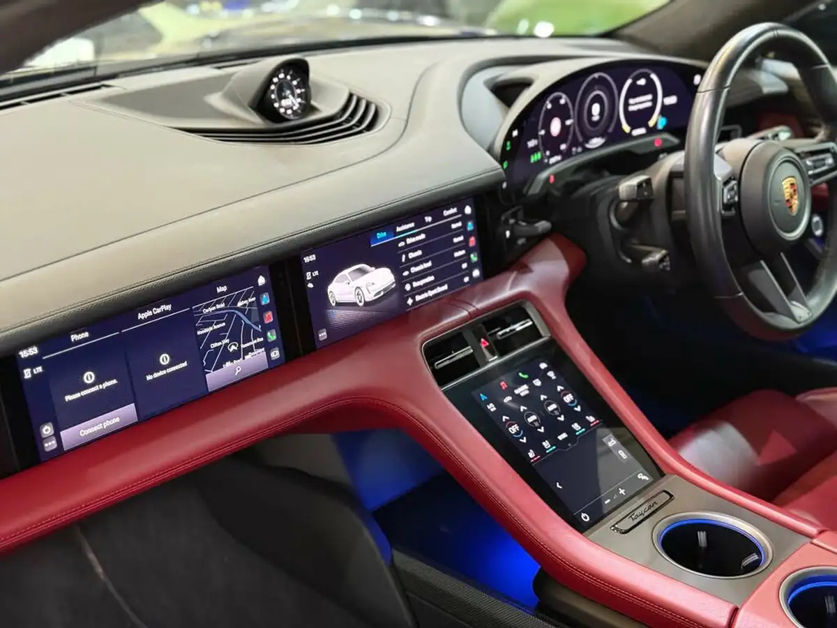 2020-porsche-taycan-e-turbo-s-big-43