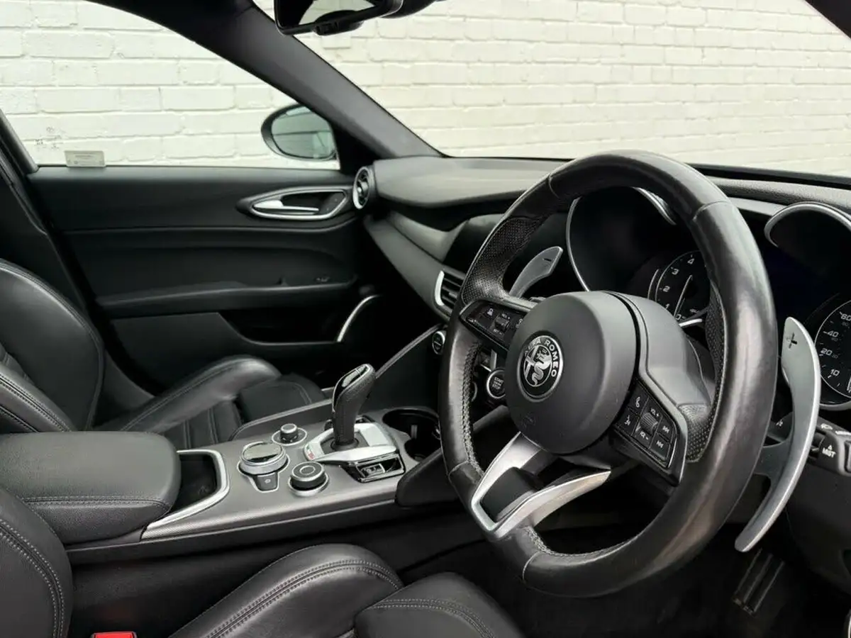 2021-alfa-romeo-giulia-20-veloce-276bhp-big-19