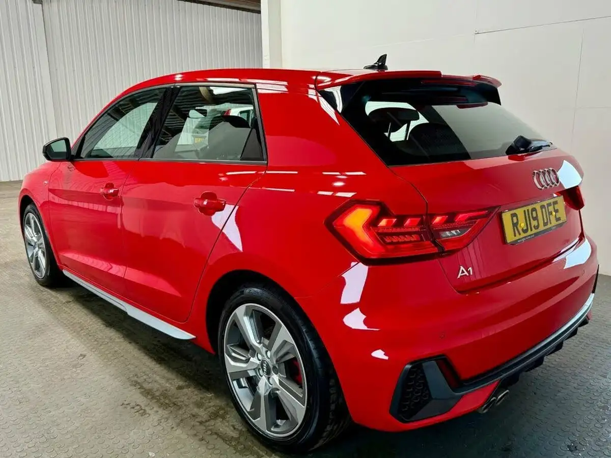 2019-audi-a1-20-40-tfsi-s-line-competition-big-4