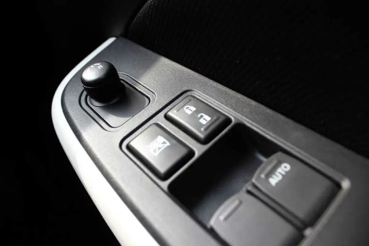 2022-suzuki-swift-12-dualjet-sz-l-big-32