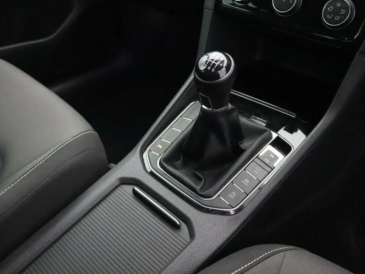 2017-volkswagen-golf-sv-14-tsi-gt-ss-big-15