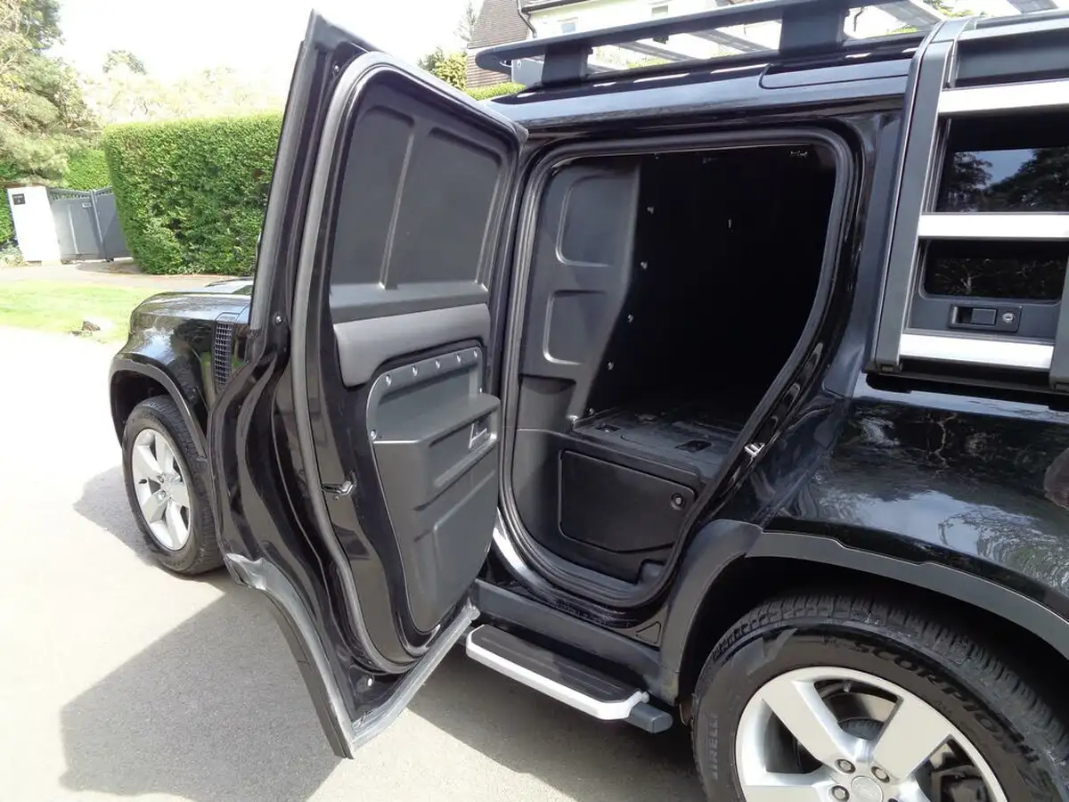 2021-land-rover-110-defender-30-d300-hard-top-hse-110-big-9