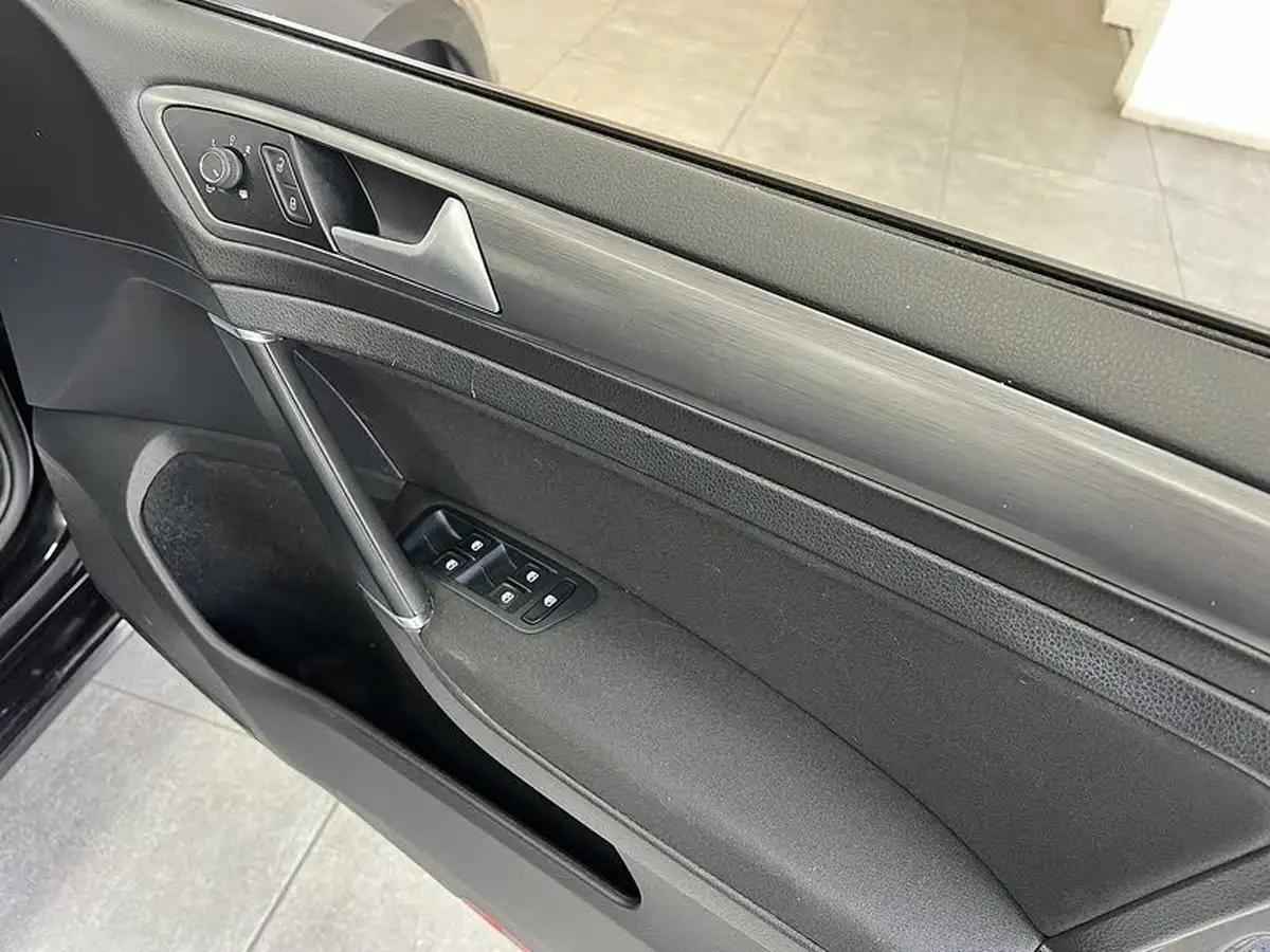2019-volkswagen-golf-16tdi-se-estate-5d-big-15