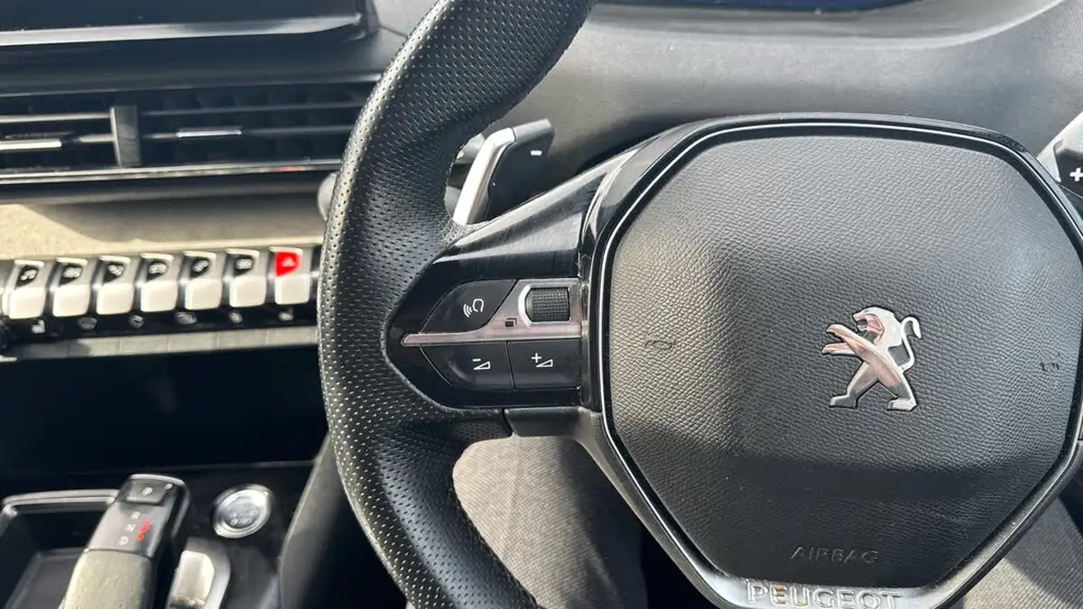 2021-peugeot-5008-suv-12-puretech-gt-premium-big-21