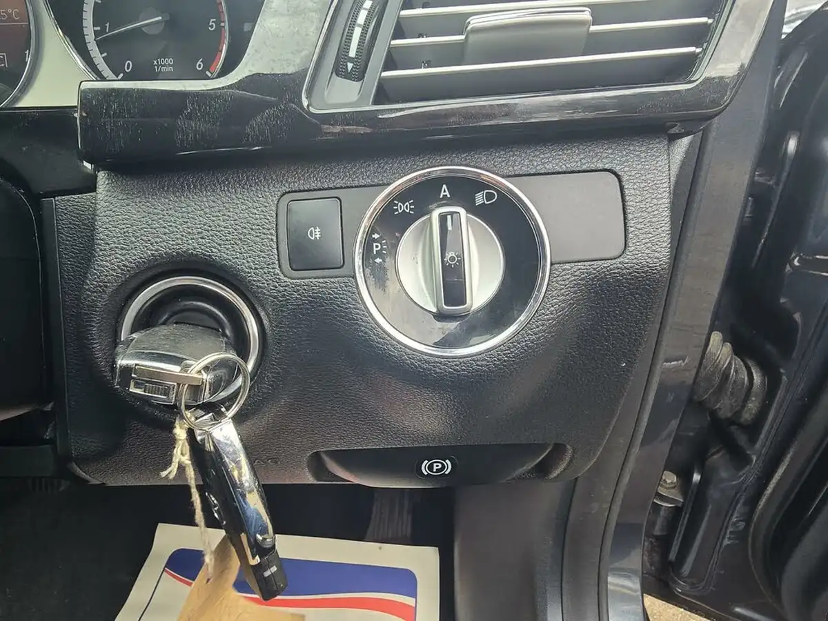 2010-mercedes-benz-e-class-21td-e200-cdi-avantgarde-auto-big-19