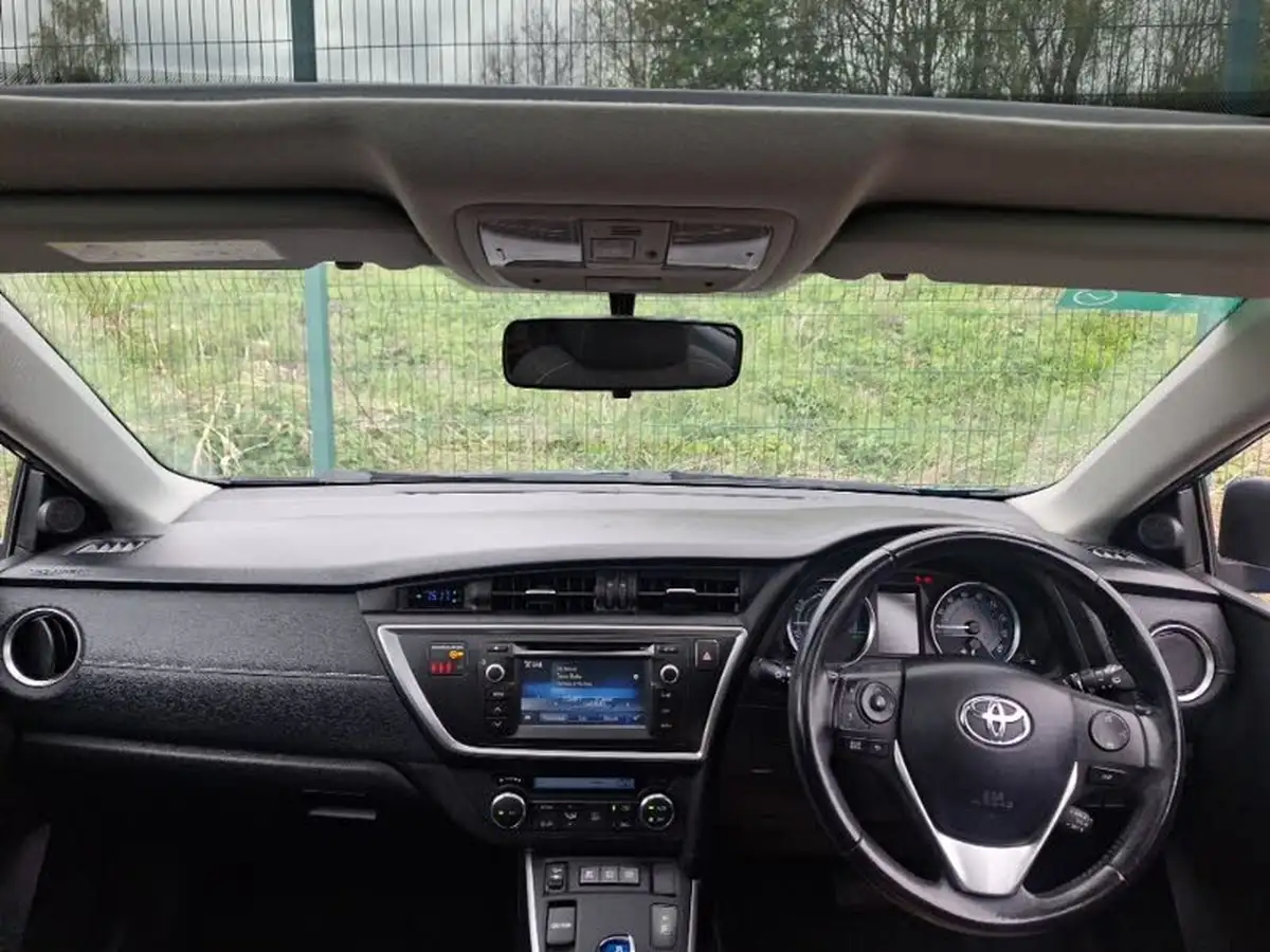 2015-toyota-auris-18-vvt-i-hsd-icon-plus-hatchback-big-2