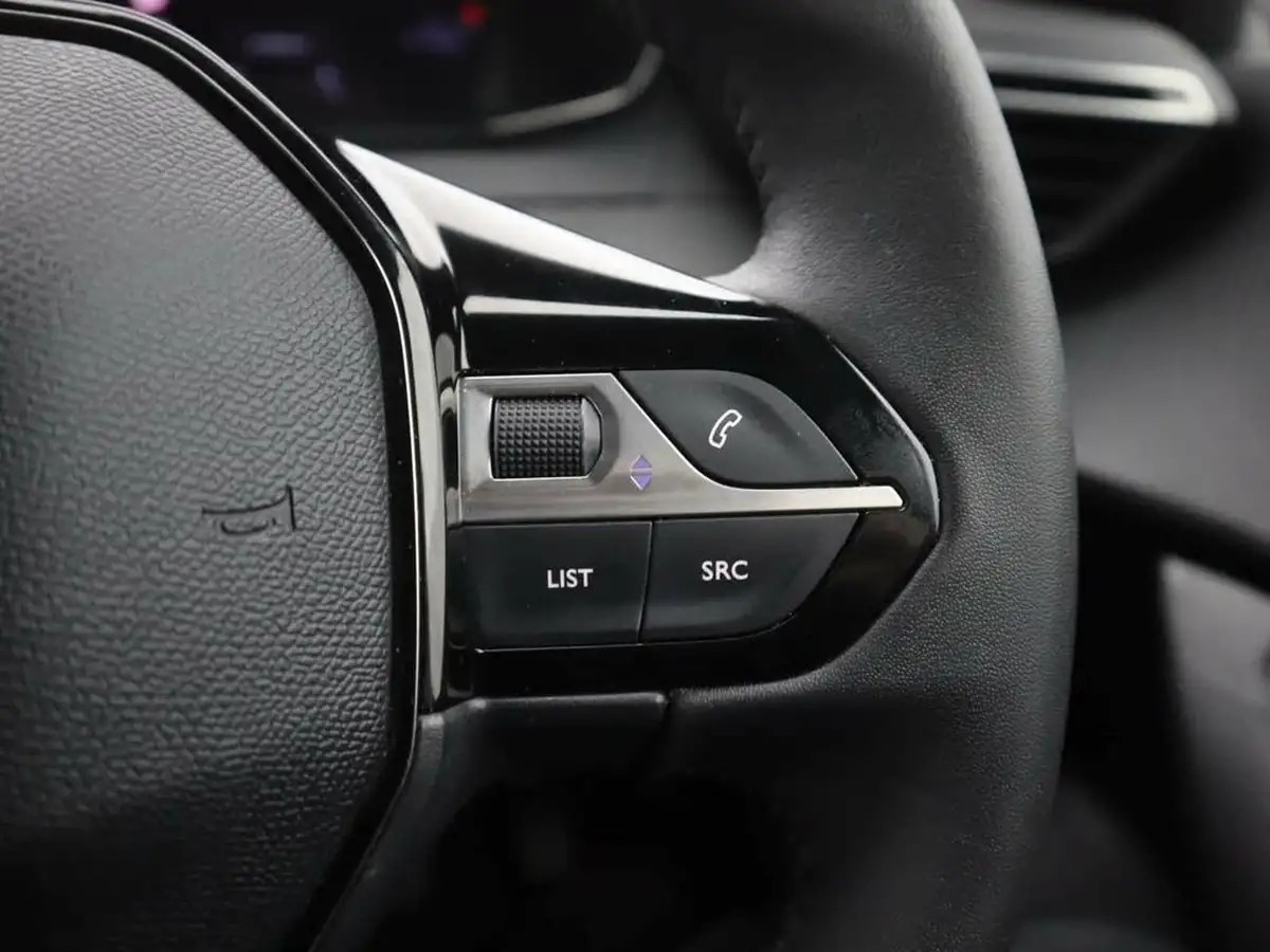 2024-peugeot-2008-suv-e-allure-136ps-50kwh-big-22