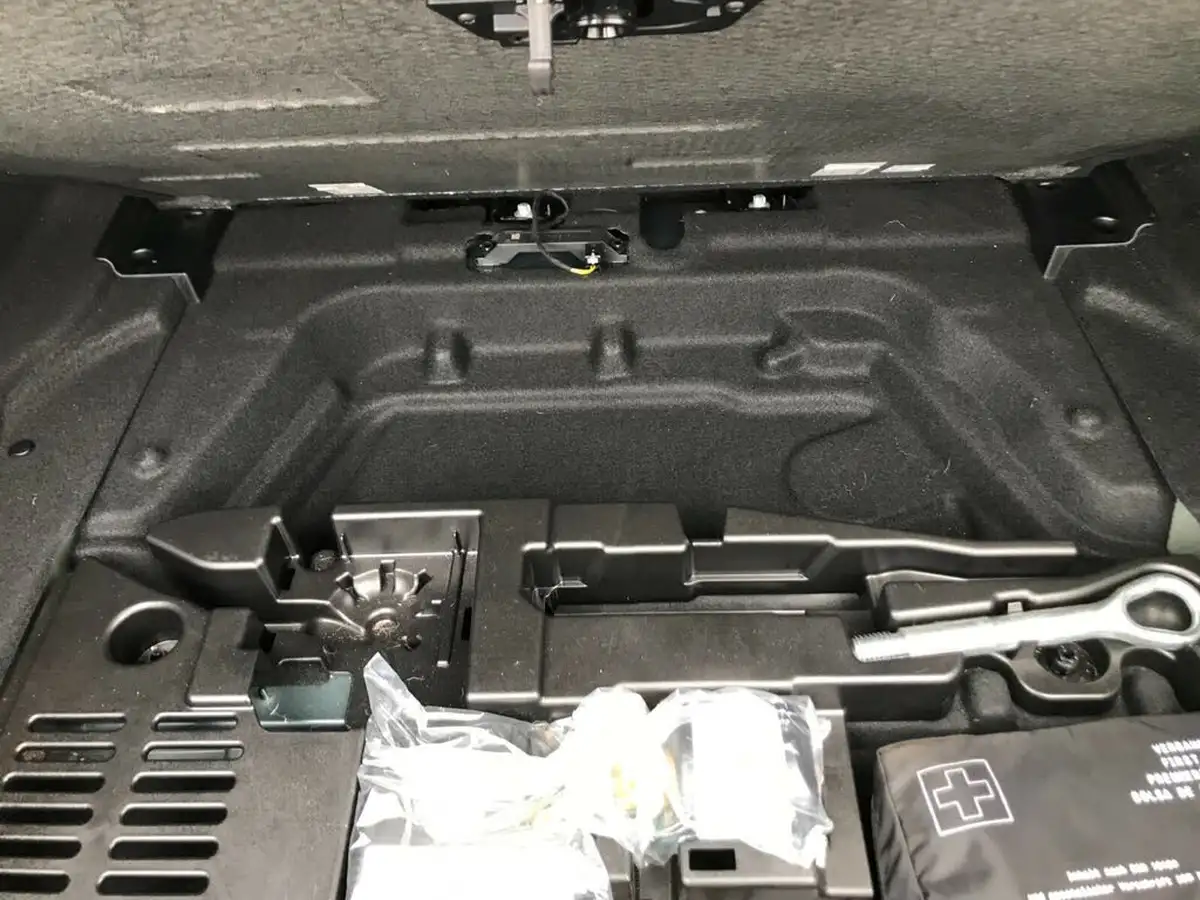 2021-mercedes-benz-a-class-13-a200-amg-line-hatchback-5d-7g-dct-big-12