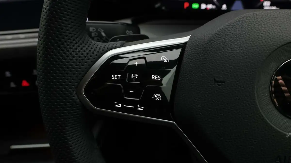 2021-volkswagen-golf-20-tsi-gti-dsg-big-25