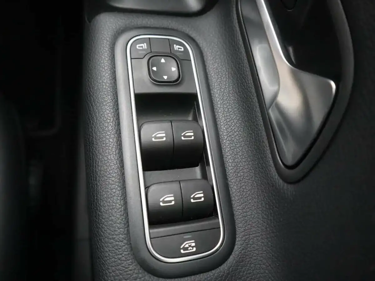 2021-mercedes-benz-a-class-20d-a180d-se-big-23
