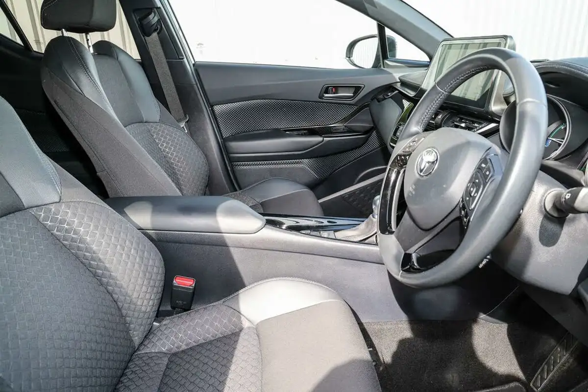 2022-toyota-c-hr-18-vvt-i-design-big-10