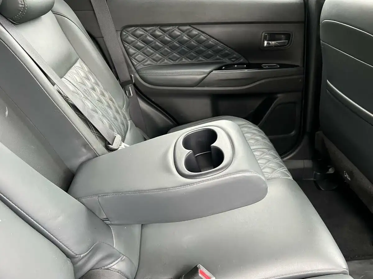 2018-mitsubishi-outlander-24-5h-phev-big-22