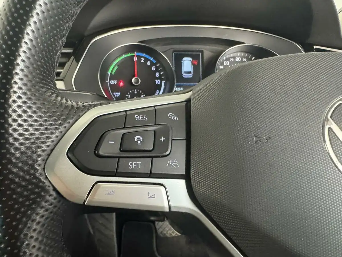 2022-volkswagen-passat-14-tsi-gte-estate-5d-big-19