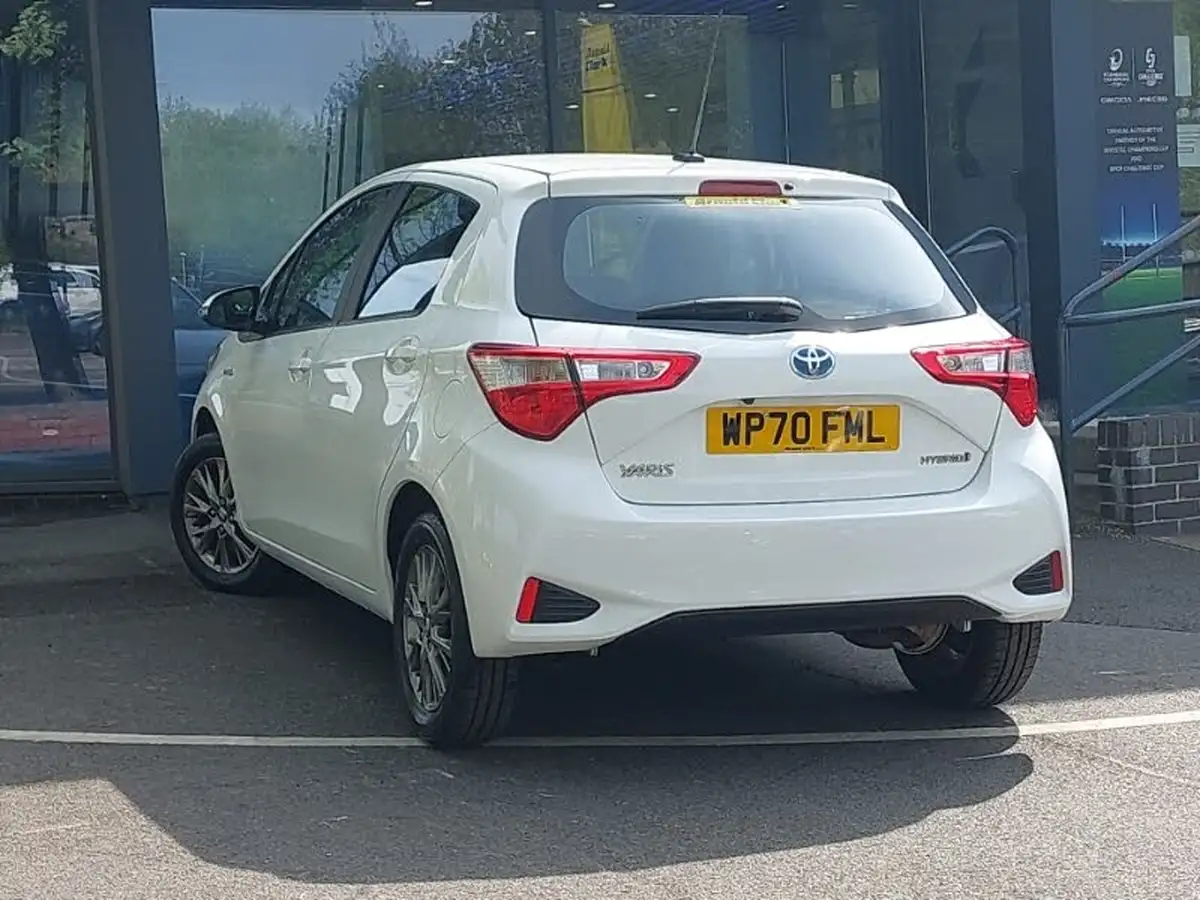 2020-toyota-yaris-15-vvt-i-icon-98bhp-hybrid-1497cc-e-cvt-big-1