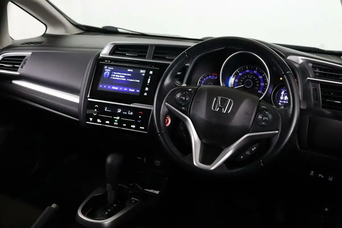 2020-honda-jazz-13-i-vtec-ex-cvt-big-14