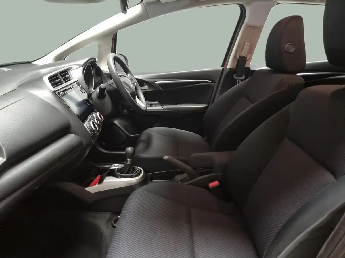 2019-honda-jazz-13-i-vtec-se-navi-big-2