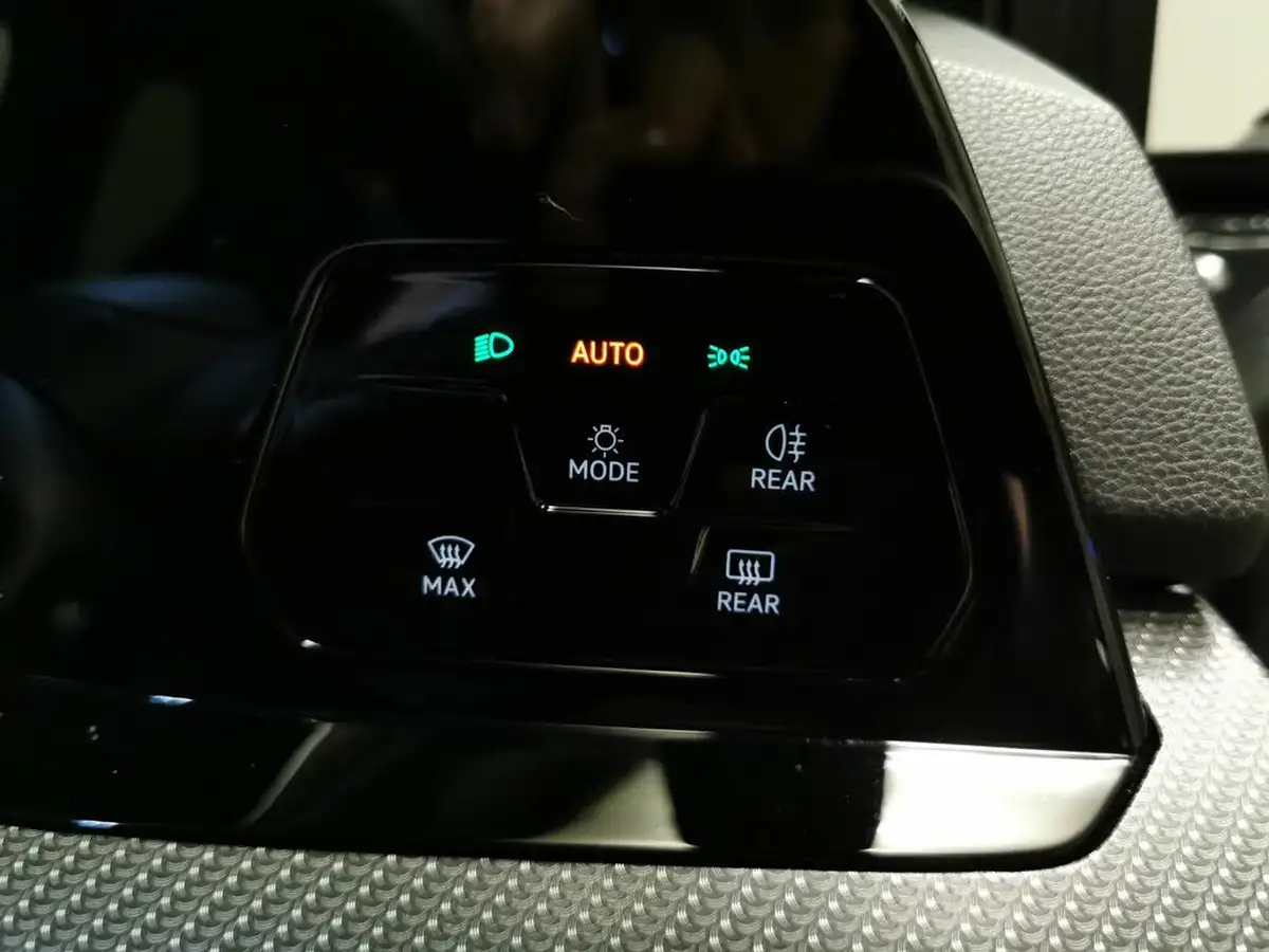 2023-volkswagen-golf-15-etsi-r-line-hatchback-big-22