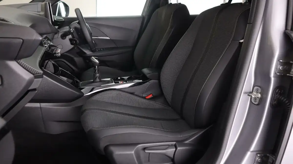2023-peugeot-2008-suv-12-puretech-allure-big-14