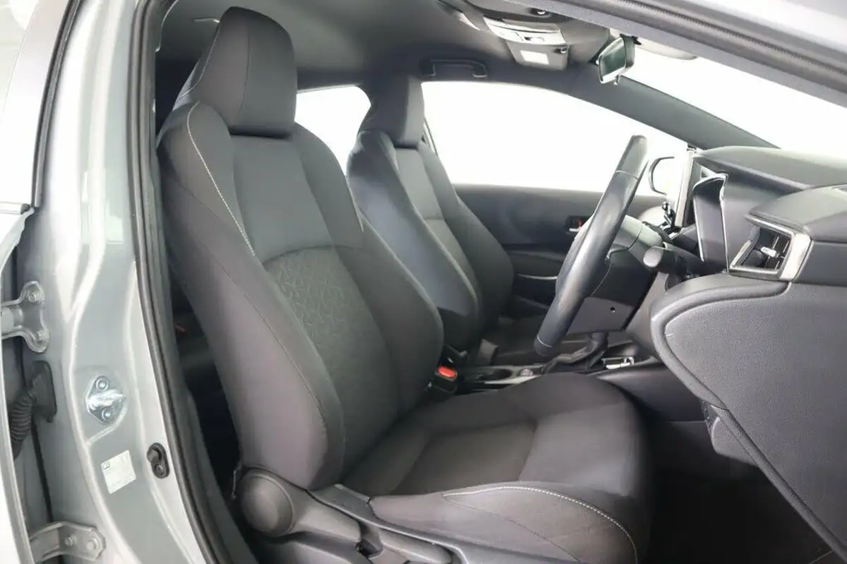 2022-toyota-corolla-18-vvt-i-icon-120bhp-trk-hatchback-5d-big-10