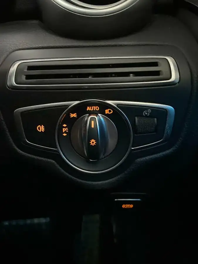 2018-mercedes-benz-c-class-21d-c220d-amg-line-premiumss-coupe-2d-9g-tronic-plus-big-25