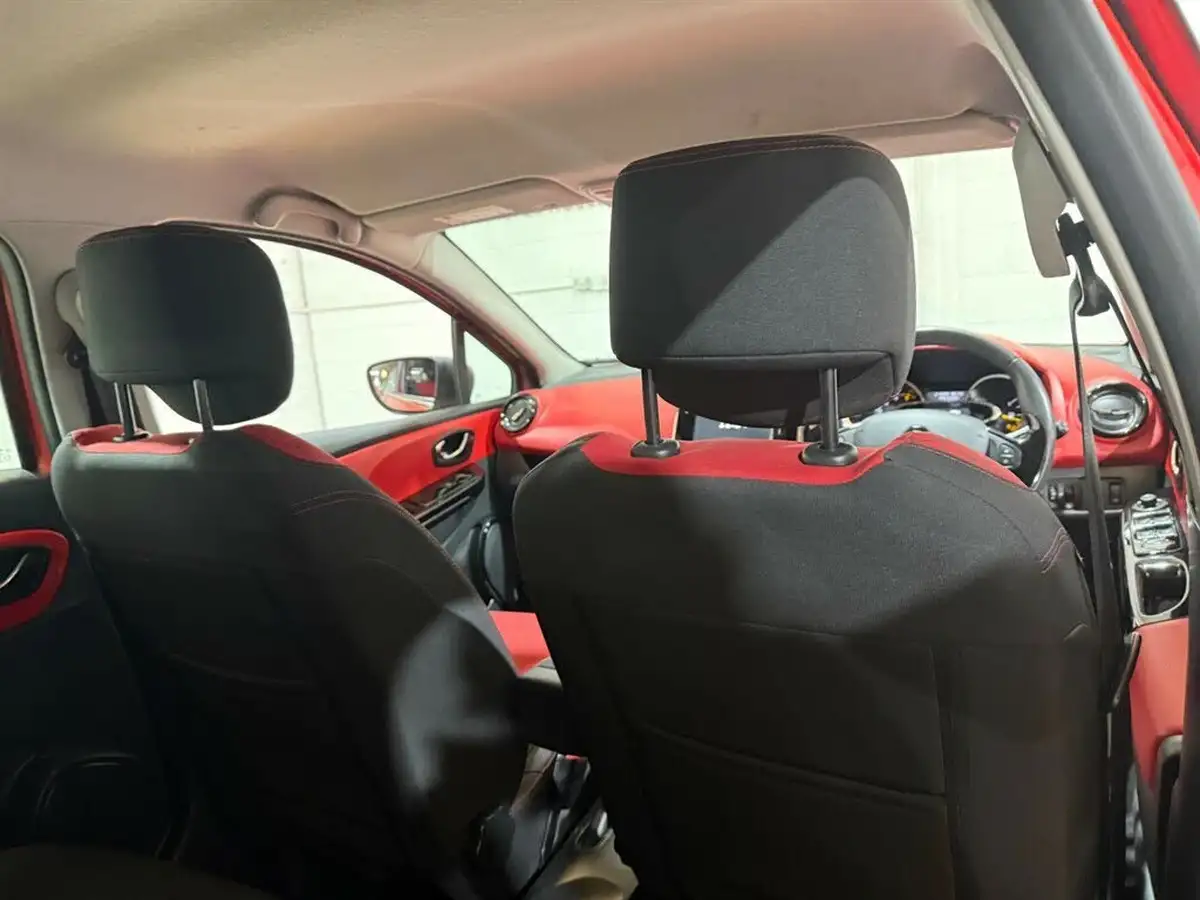 2014-renault-clio-15dci-dynamique-s-medianavss-big-35