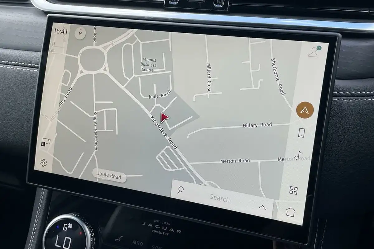 2024-jaguar-f-pace-20-d200-r-dynamic-hse-black-big-30