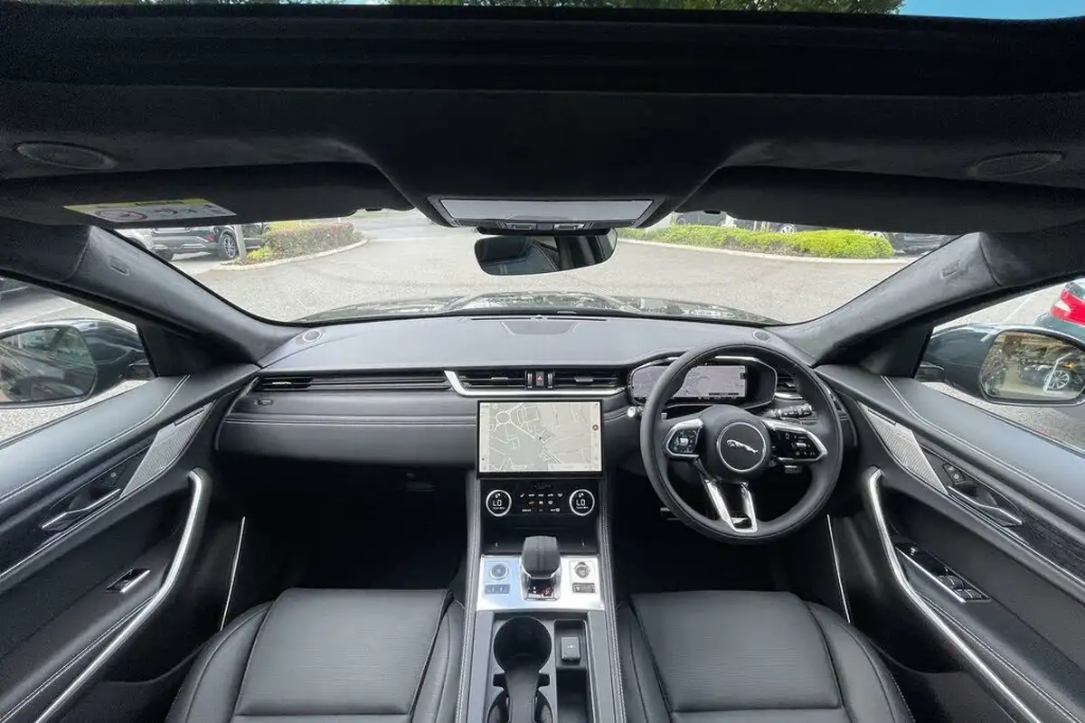 2024-jaguar-f-pace-20-d200-r-dynamic-hse-black-big-2
