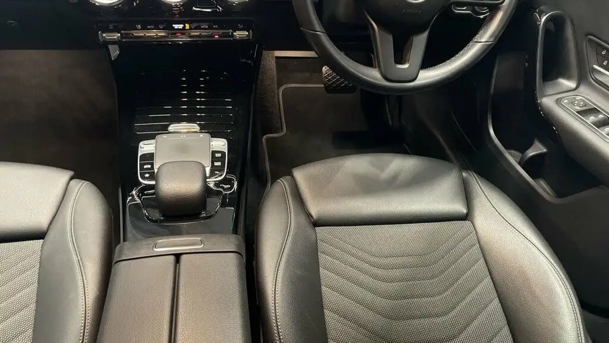 2019-mercedes-benz-a-class-15d-a180d-se-7g-dct-big-13