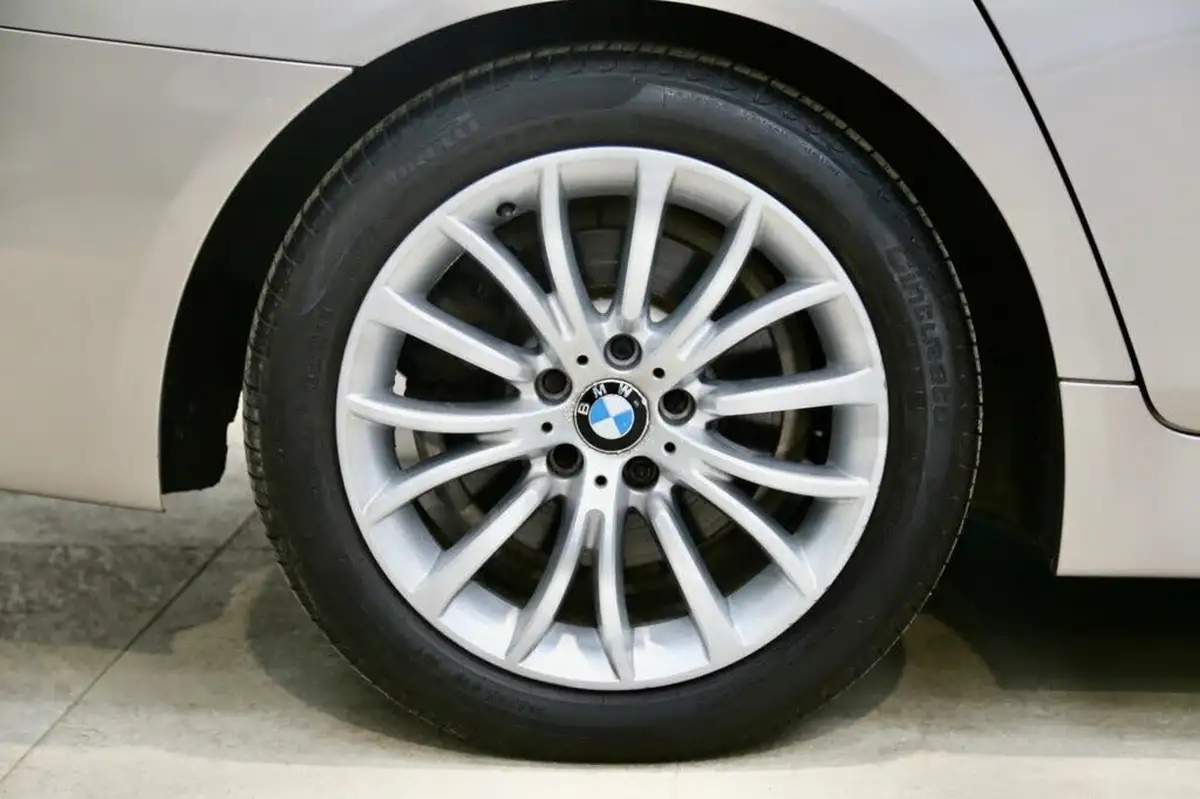 2014-bmw-5-series-20-528i-luxury-saloon-4d-auto-big-25