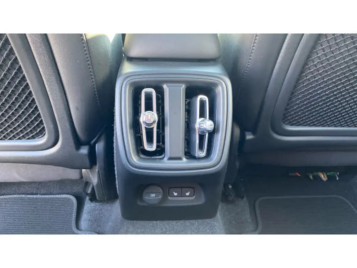 2022-volvo-xc40-15-t3-r-design-auto-big-37