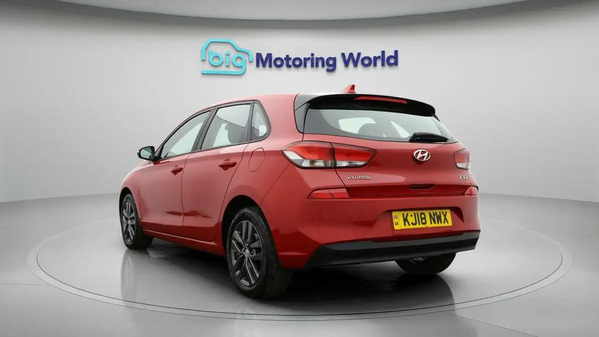 2018-hyundai-i30-16crdi-se-nav-109ps-blue-drive-isg-hatchback-1582cc-dct-big-4