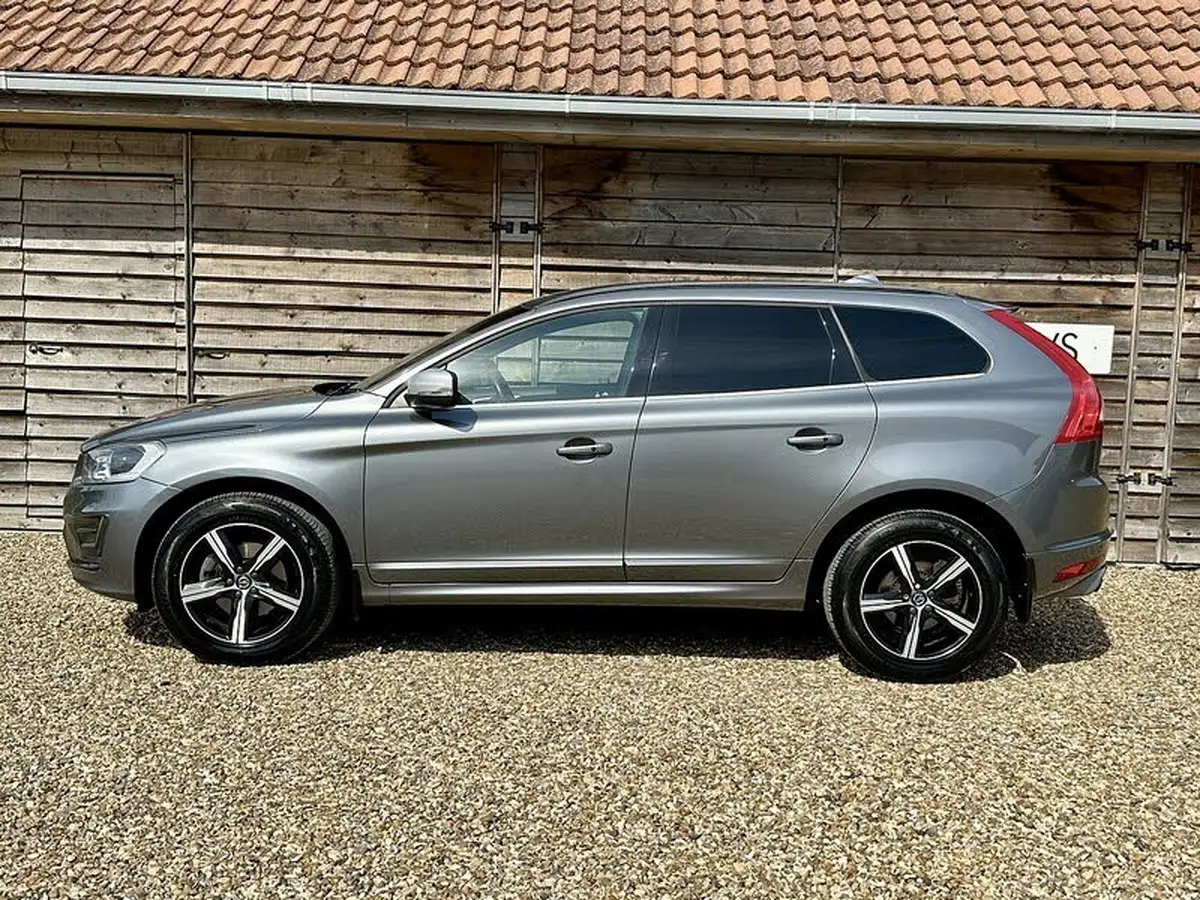 2016-volvo-xc60-20td-d4-r-design-nav-geartronic-big-9