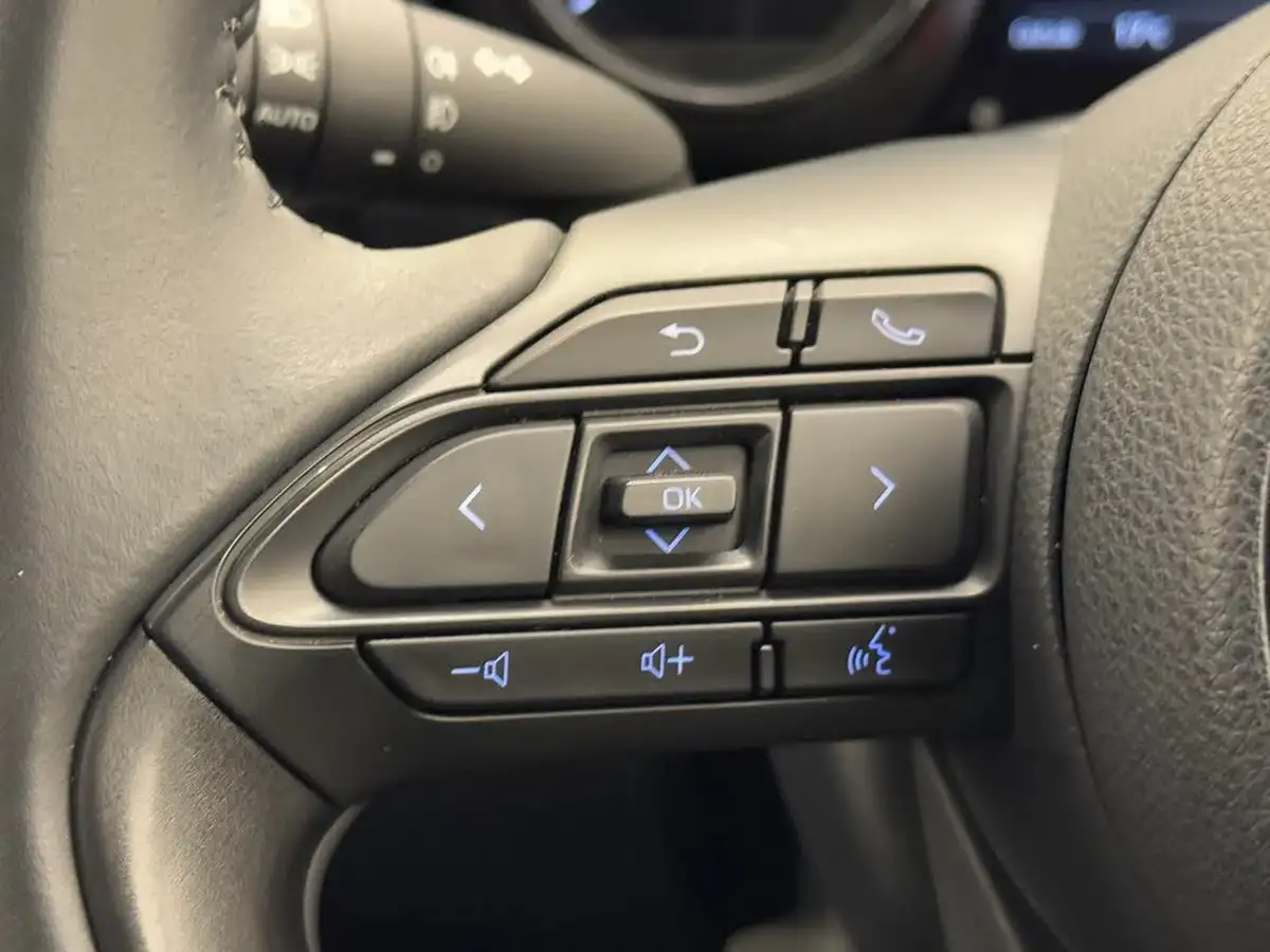 2023-mazda-mazda2-15-select-big-17