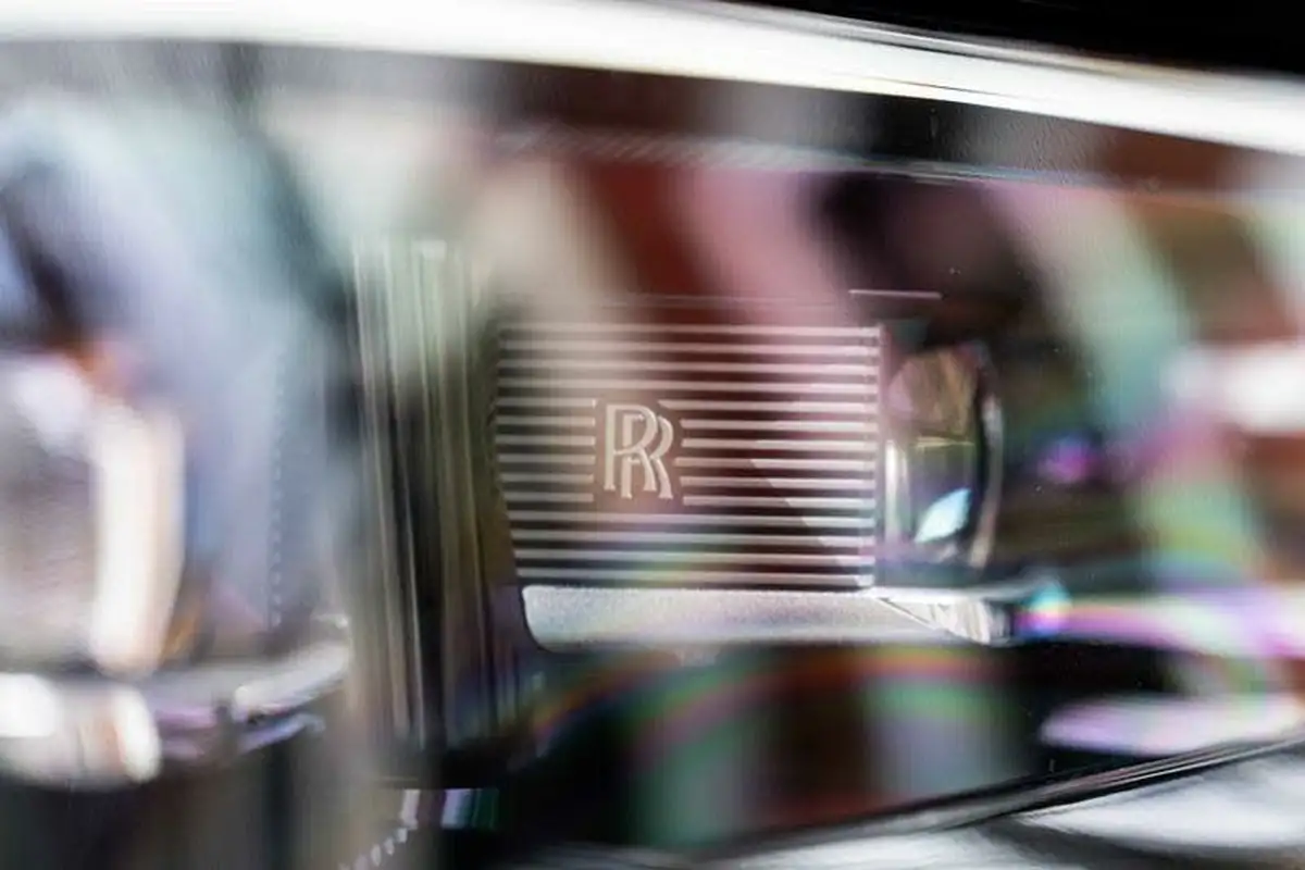 2024-rolls-royce-cullinan-675-black-badge-big-27