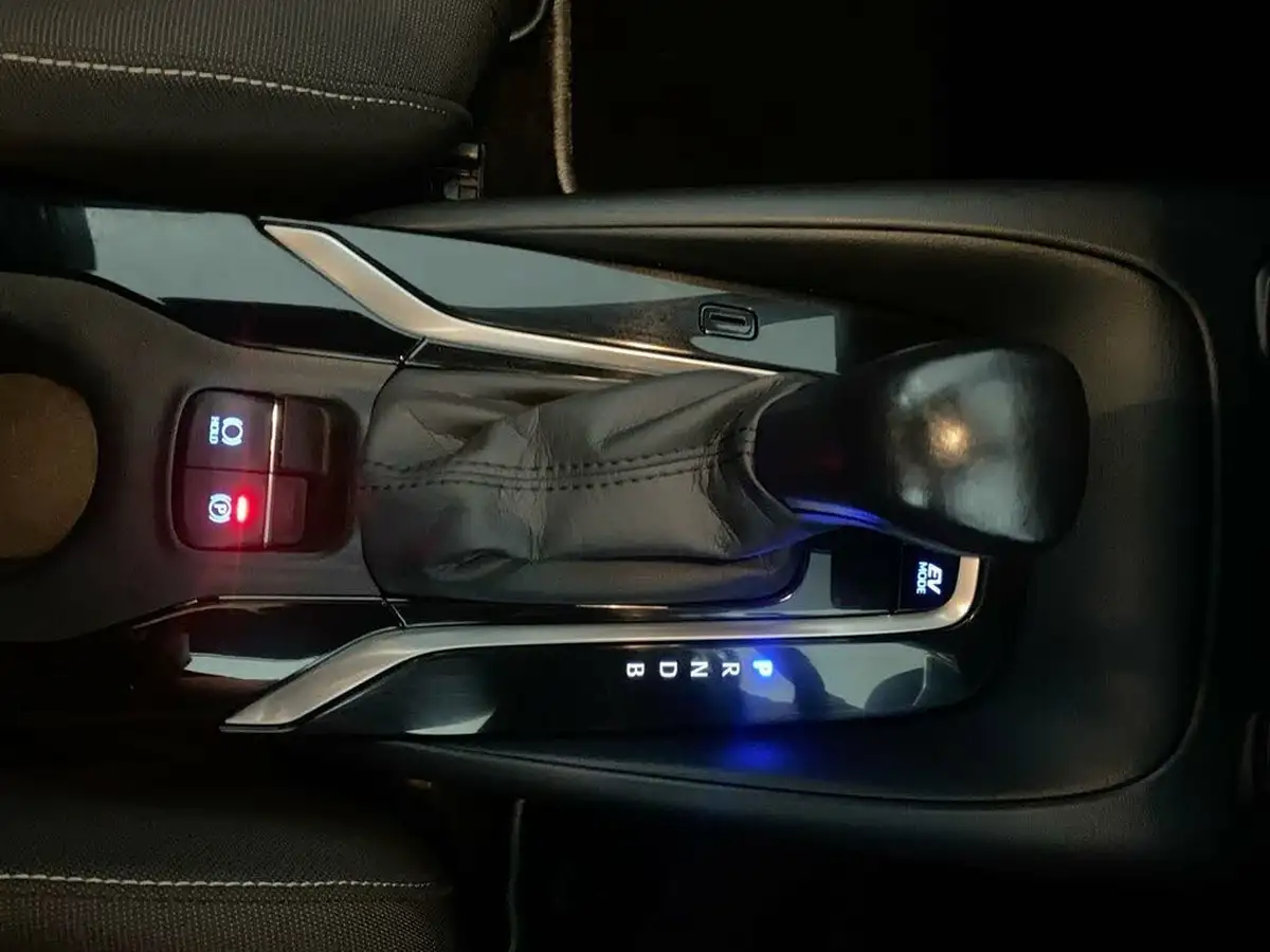 2020-toyota-corolla-18-vvt-i-icon-tech-spare-wheel-touring-sports-5d-big-20