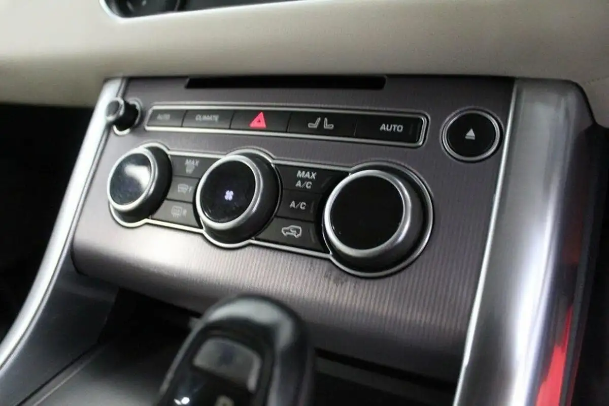 2014-land-rover-range-rover-sport-30-sd-v6-hse-big-32