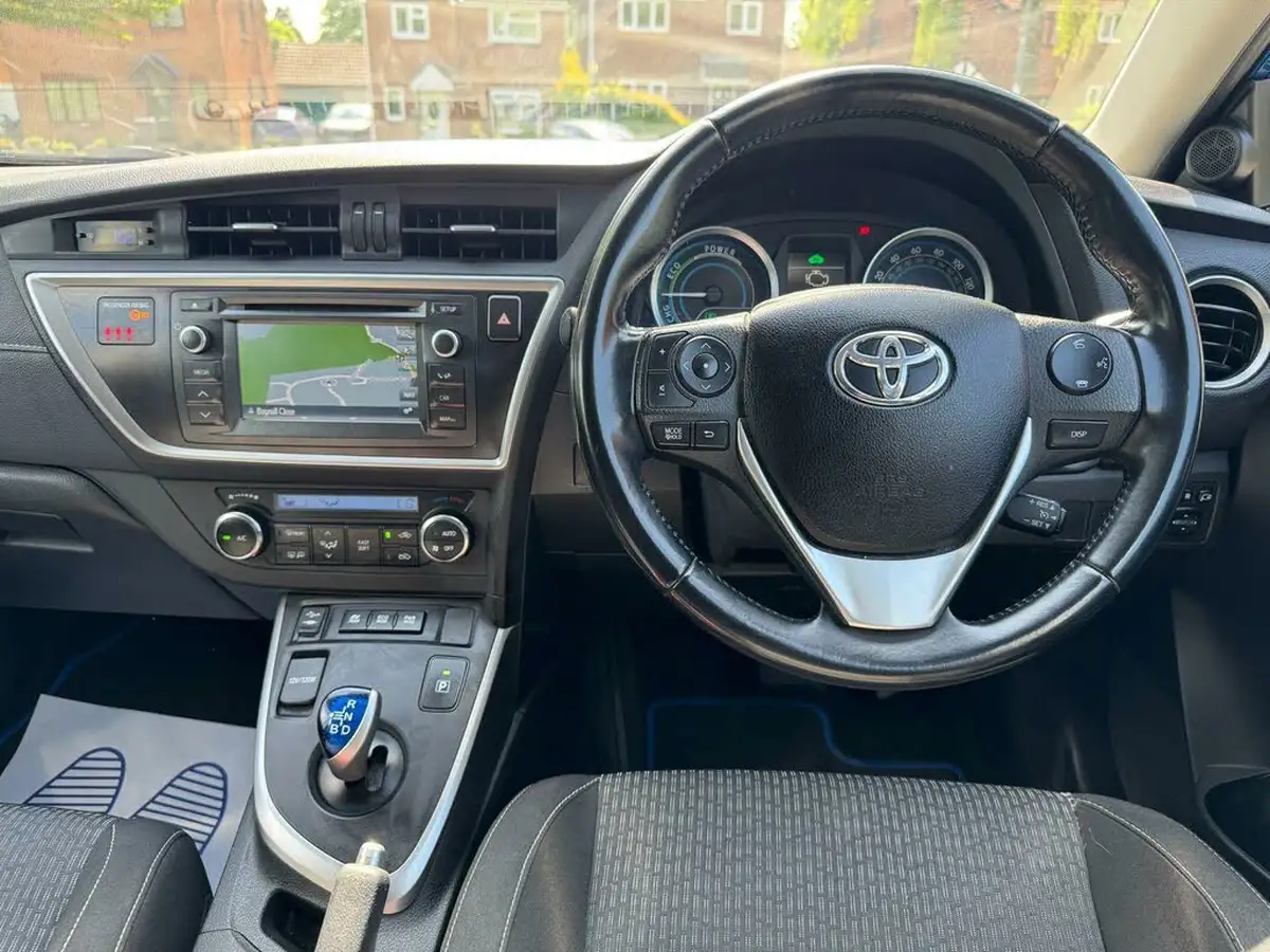 2014-toyota-auris-18-vvt-i-hsd-icon-plus-hatchback-big-21