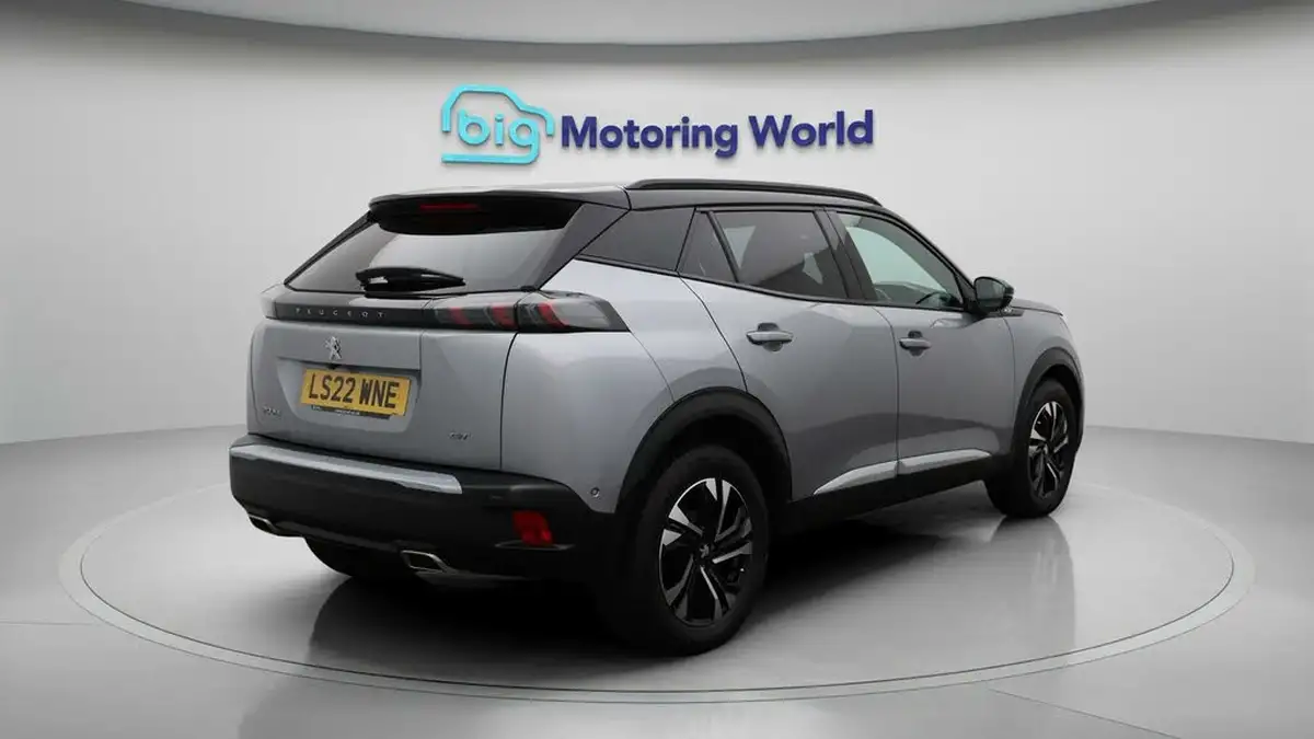 2022-peugeot-2008-suv-12-puretech-gt-big-7